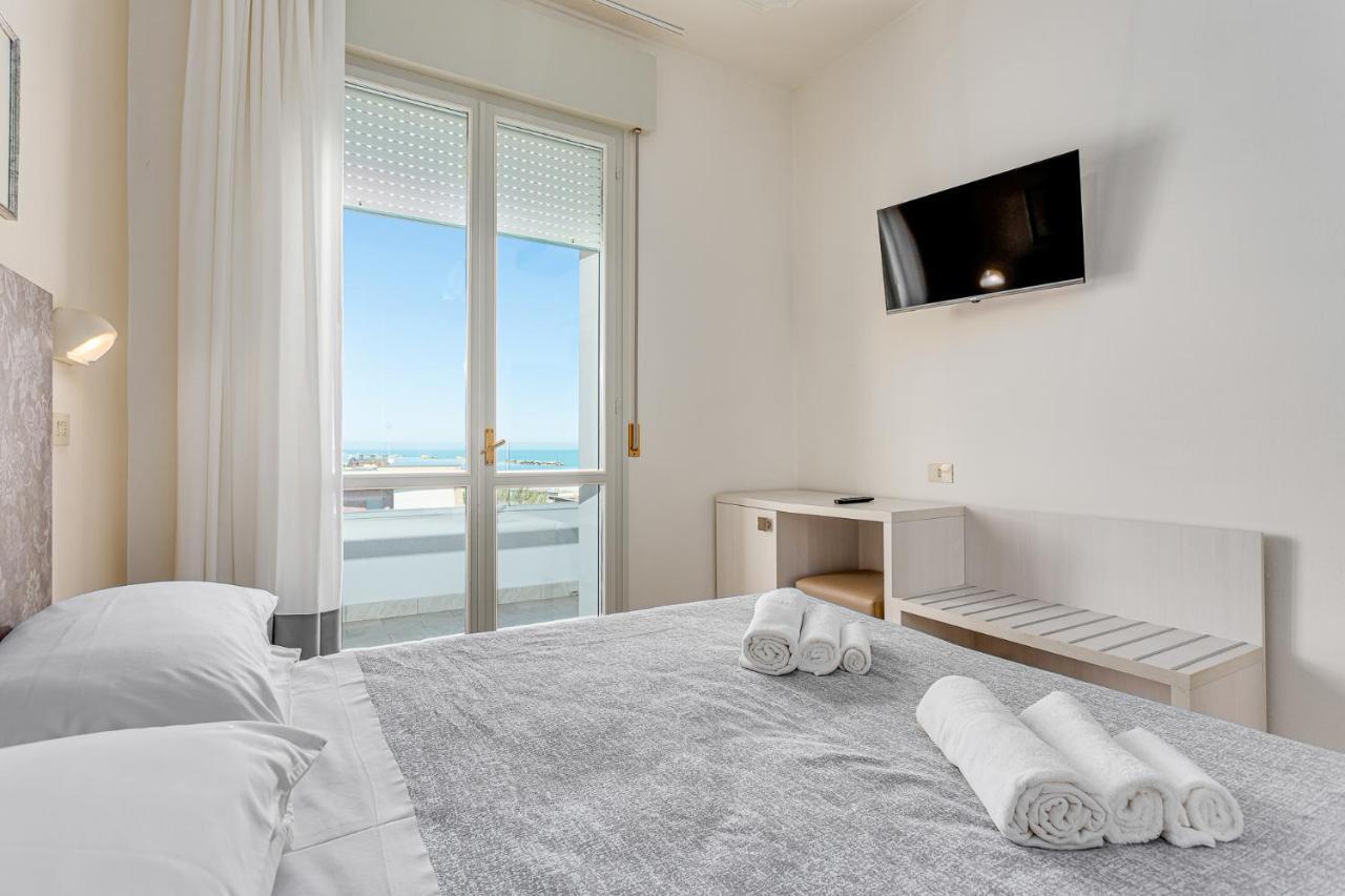 Hotel Caesar Лидо-ди-Савио Экстерьер фото
