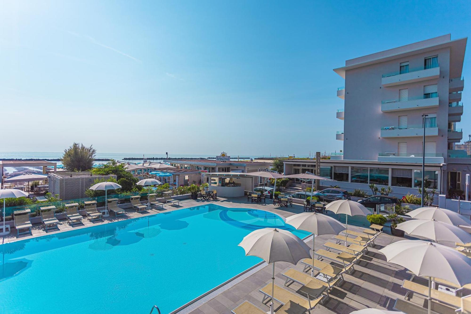Hotel Caesar Лидо-ди-Савио Экстерьер фото
