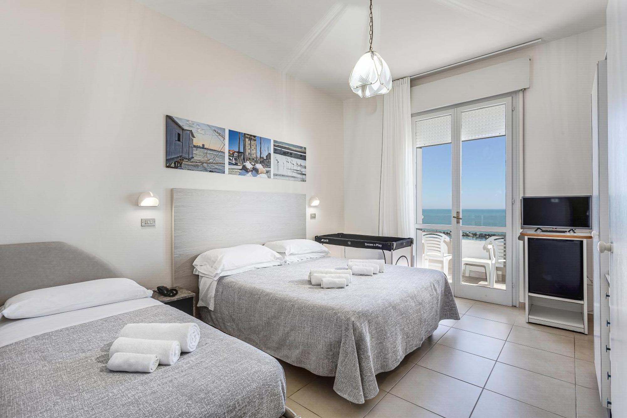 Hotel Caesar Лидо-ди-Савио Экстерьер фото