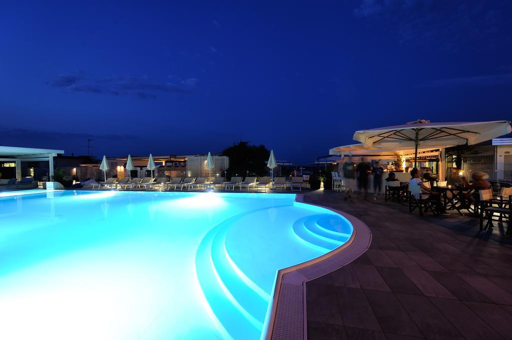 Hotel Caesar Лидо-ди-Савио Экстерьер фото